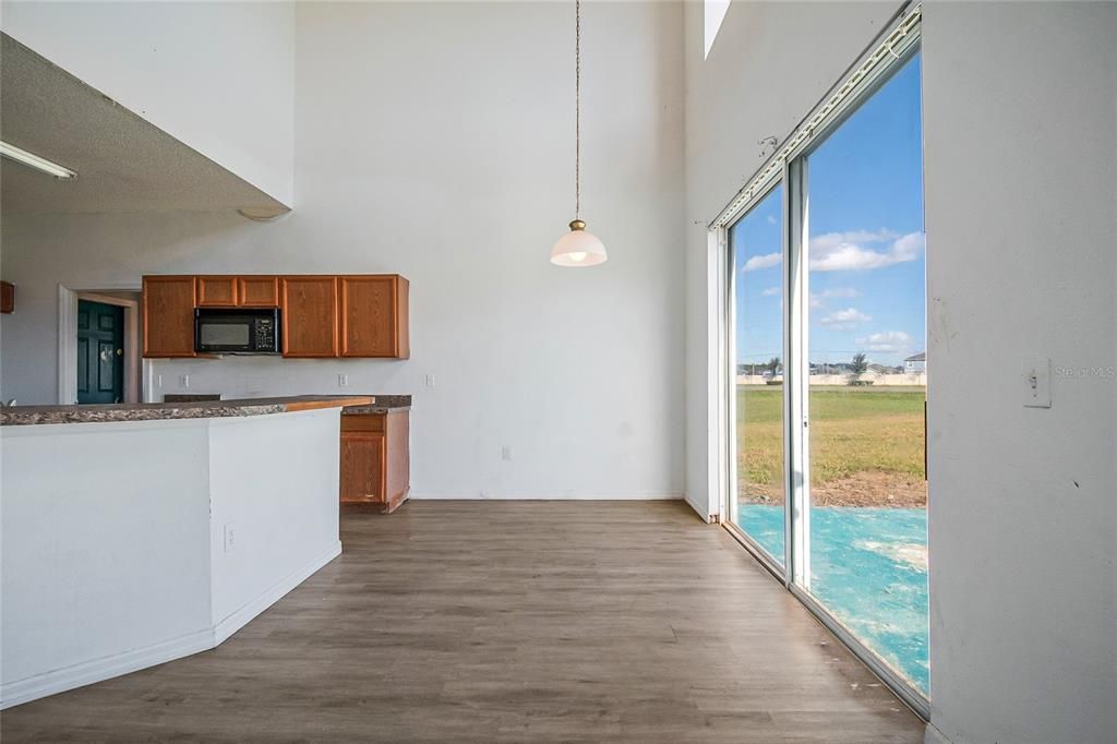 En Venta: $239,900 (4 camas, 3 baños, 2603 Pies cuadrados)