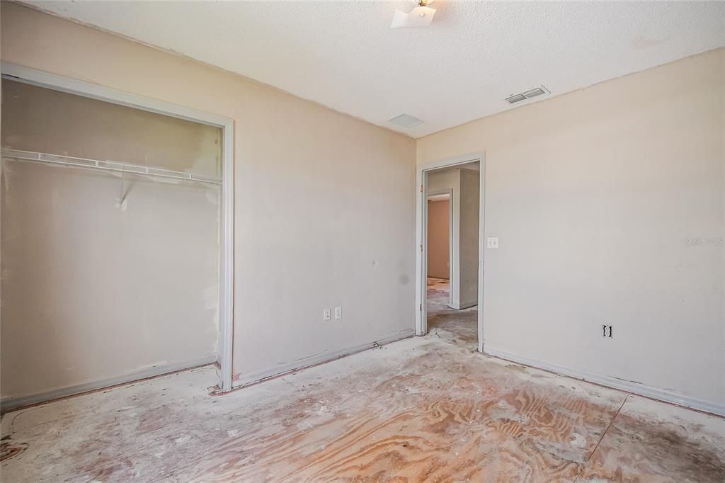 En Venta: $239,900 (4 camas, 3 baños, 2603 Pies cuadrados)