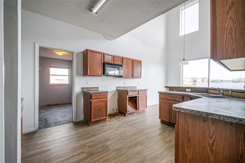 En Venta: $239,900 (4 camas, 3 baños, 2603 Pies cuadrados)