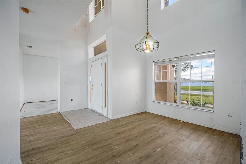 En Venta: $239,900 (4 camas, 3 baños, 2603 Pies cuadrados)