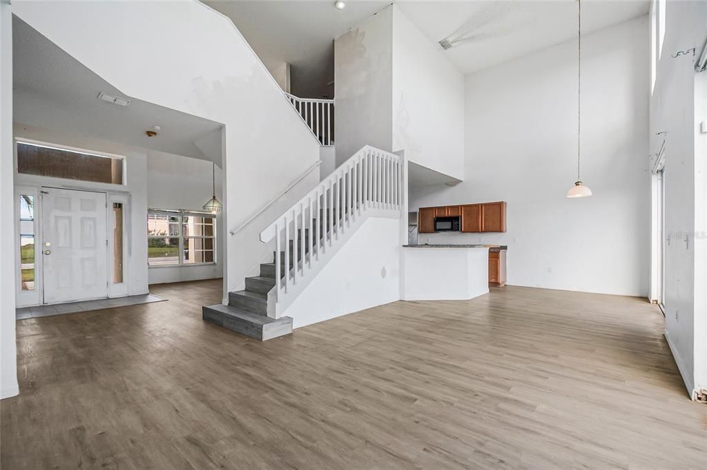 En Venta: $239,900 (4 camas, 3 baños, 2603 Pies cuadrados)