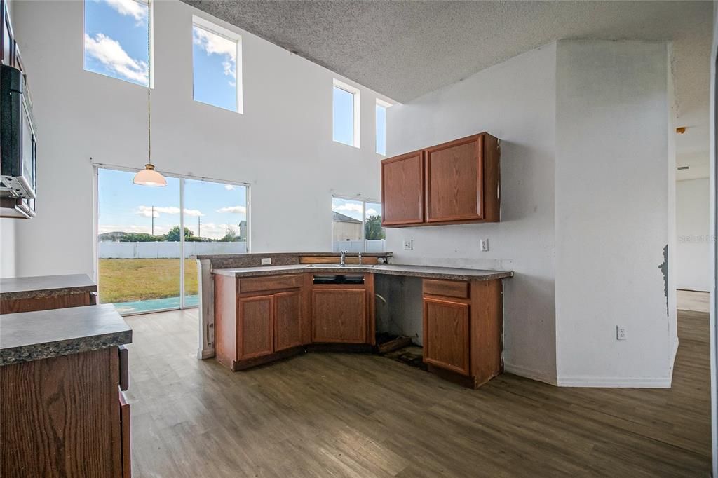 En Venta: $239,900 (4 camas, 3 baños, 2603 Pies cuadrados)