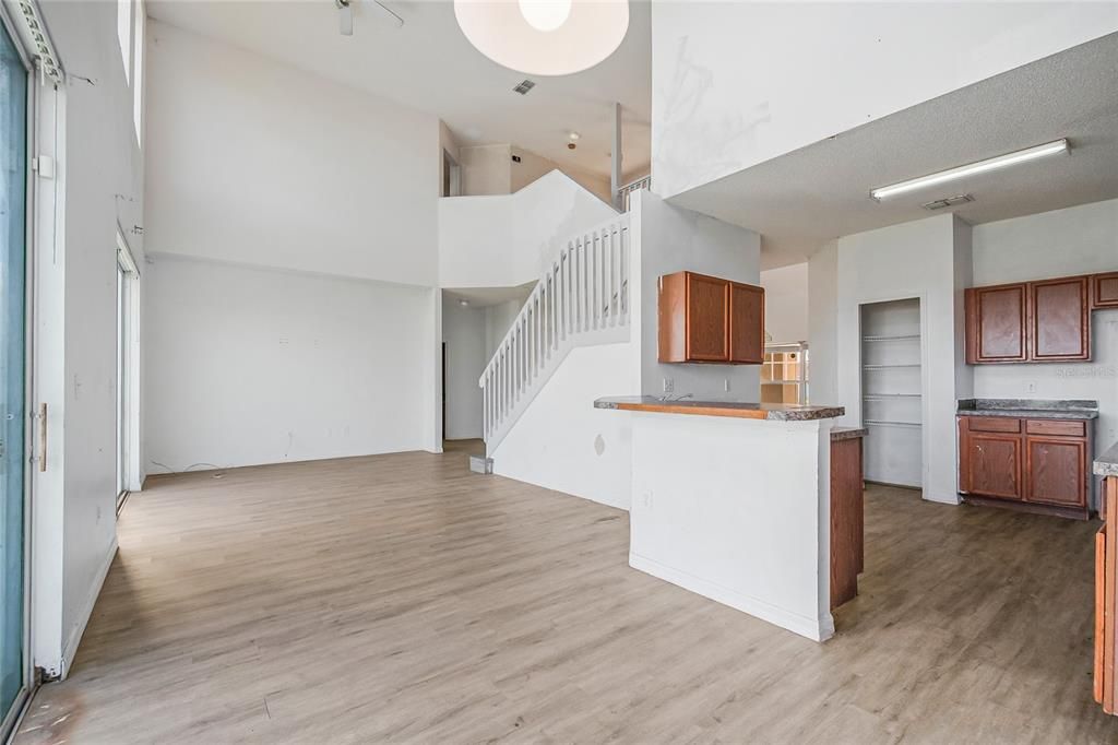 En Venta: $239,900 (4 camas, 3 baños, 2603 Pies cuadrados)