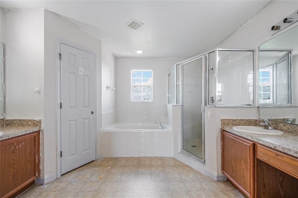 En Venta: $239,900 (4 camas, 3 baños, 2603 Pies cuadrados)