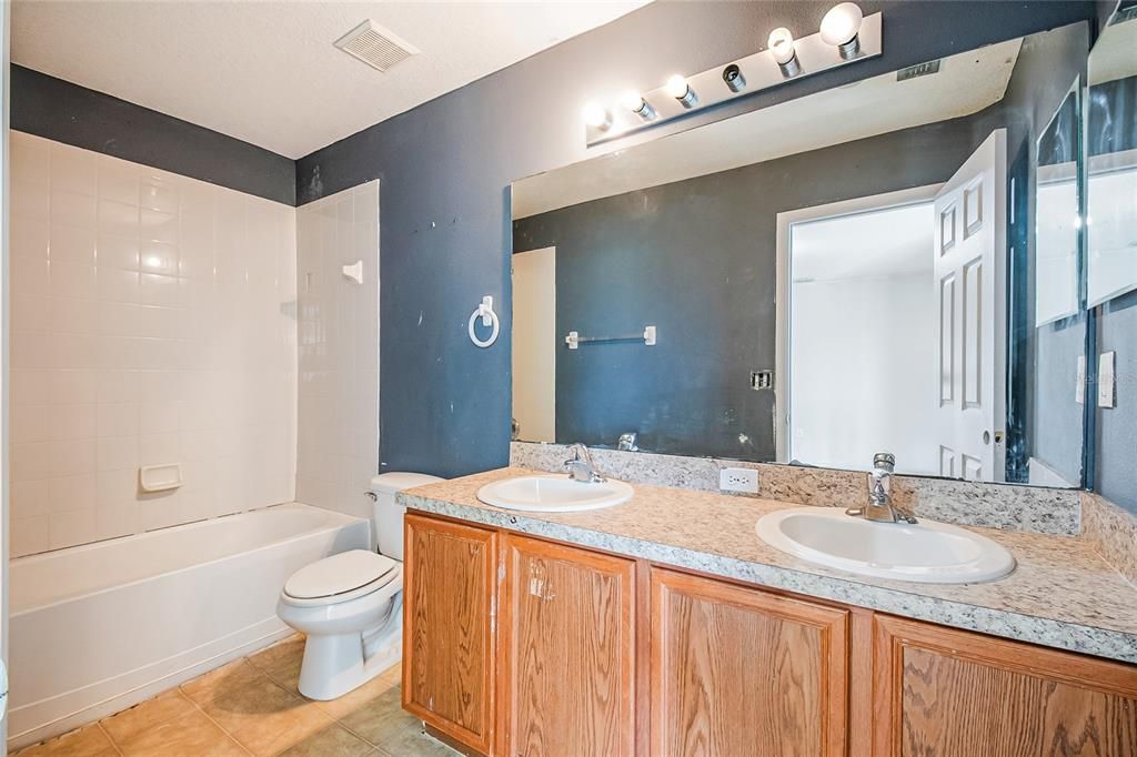 En Venta: $239,900 (4 camas, 3 baños, 2603 Pies cuadrados)