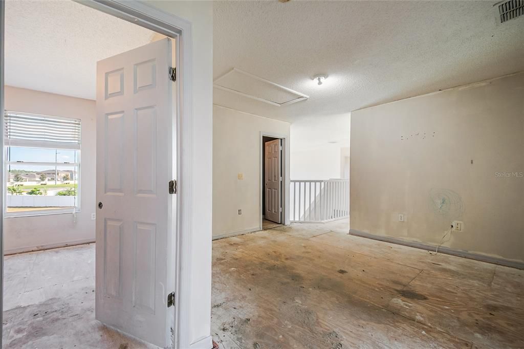 En Venta: $239,900 (4 camas, 3 baños, 2603 Pies cuadrados)