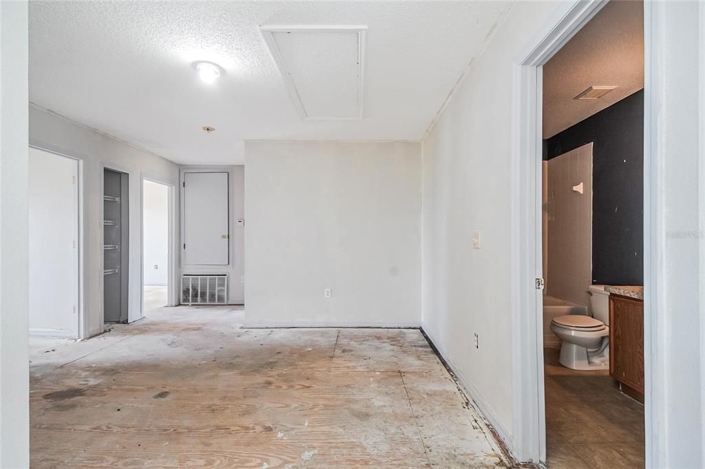 En Venta: $239,900 (4 camas, 3 baños, 2603 Pies cuadrados)