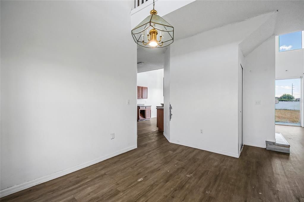 En Venta: $239,900 (4 camas, 3 baños, 2603 Pies cuadrados)