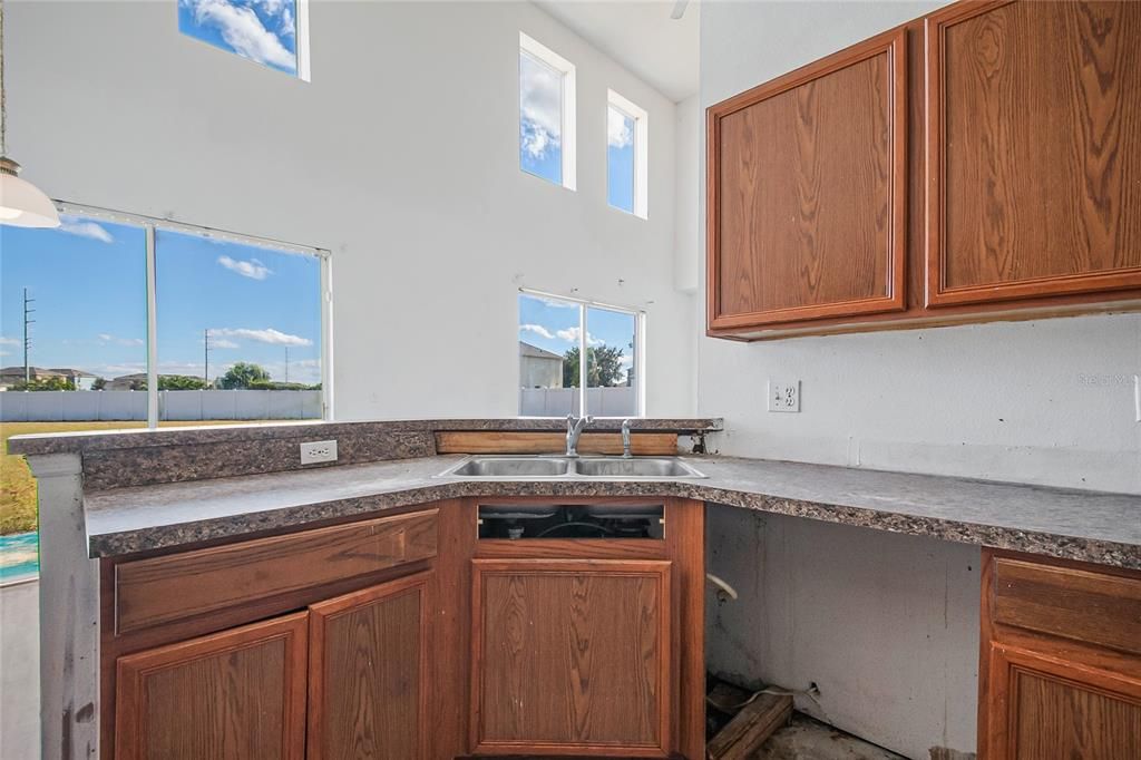 En Venta: $239,900 (4 camas, 3 baños, 2603 Pies cuadrados)