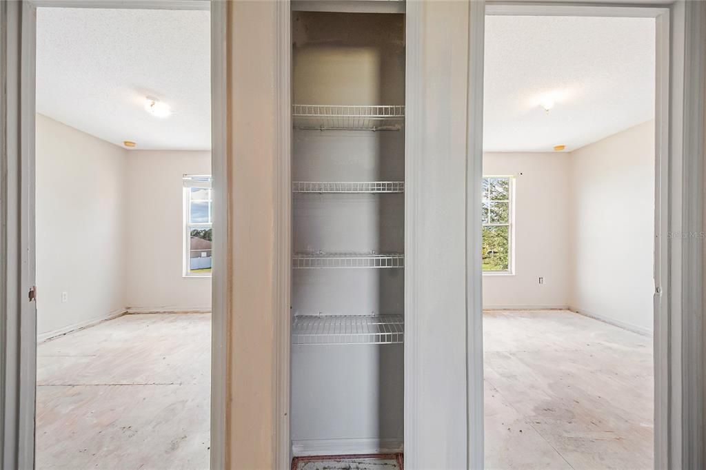 En Venta: $239,900 (4 camas, 3 baños, 2603 Pies cuadrados)