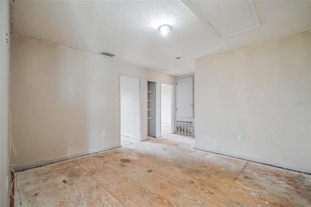 En Venta: $239,900 (4 camas, 3 baños, 2603 Pies cuadrados)