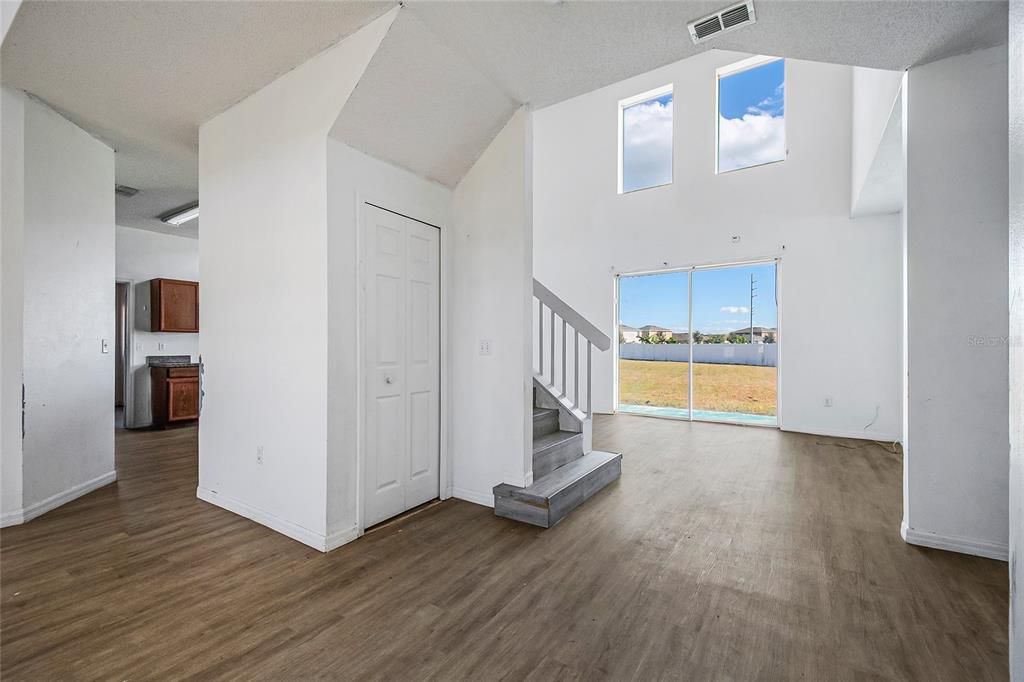 En Venta: $239,900 (4 camas, 3 baños, 2603 Pies cuadrados)