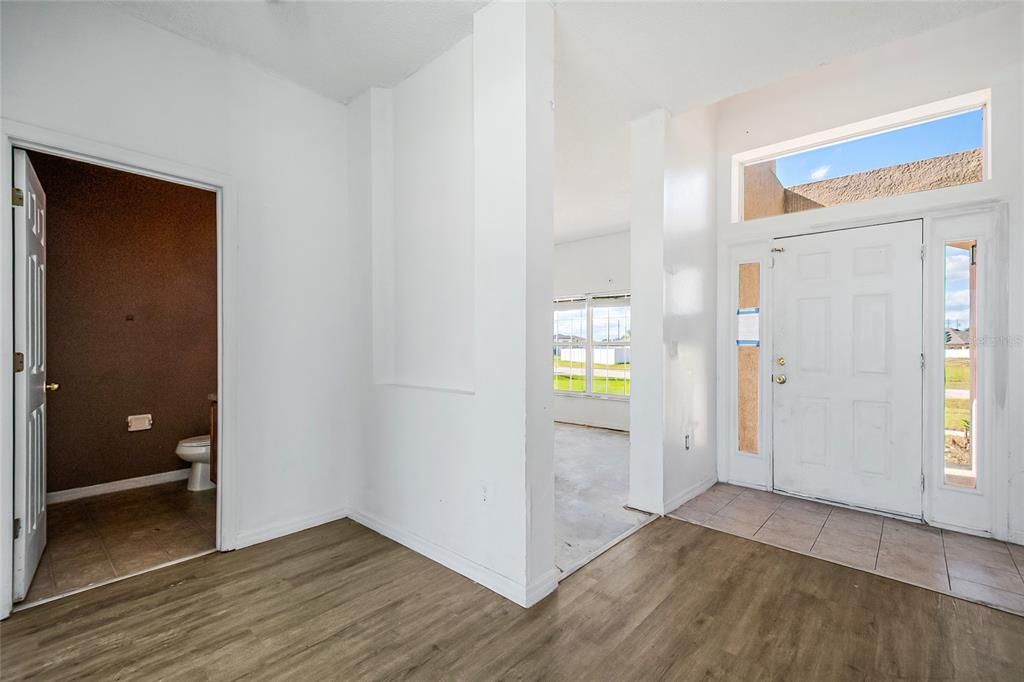 En Venta: $239,900 (4 camas, 3 baños, 2603 Pies cuadrados)