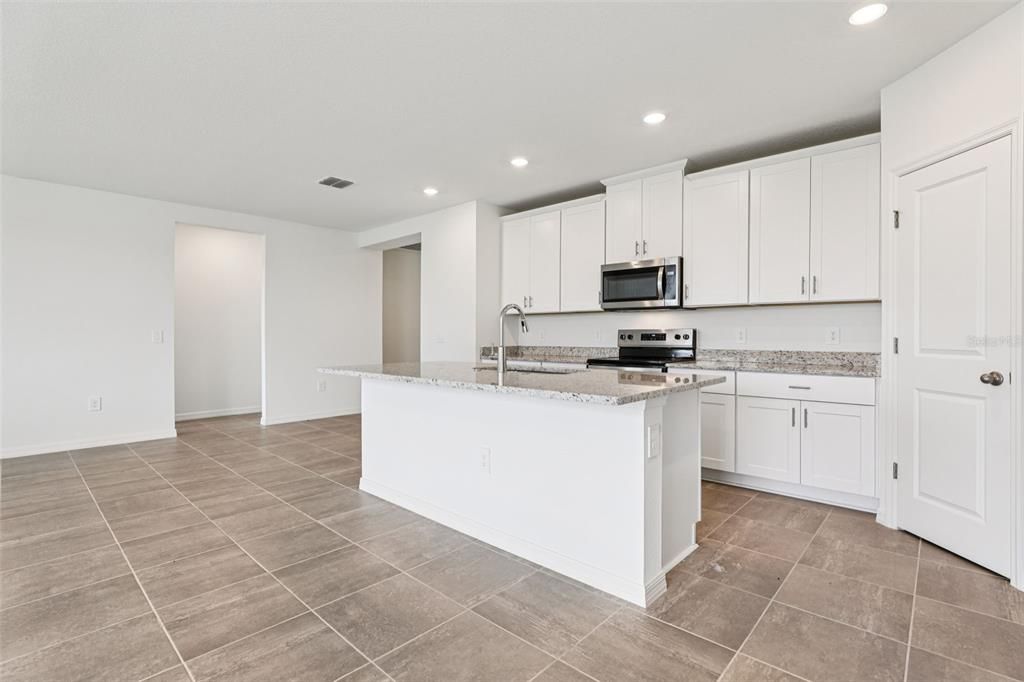 For Sale: $318,494 (4 beds, 2 baths, 1840 Square Feet)