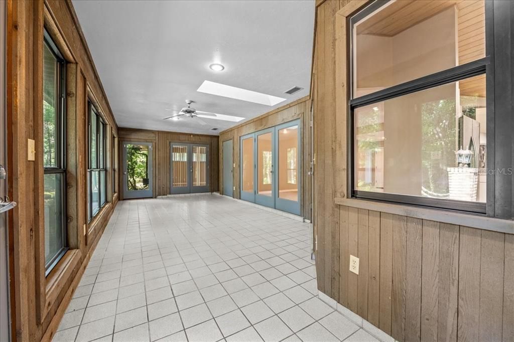 出租: $3,000 (4 贝兹, 3 浴室, 2986 平方英尺)