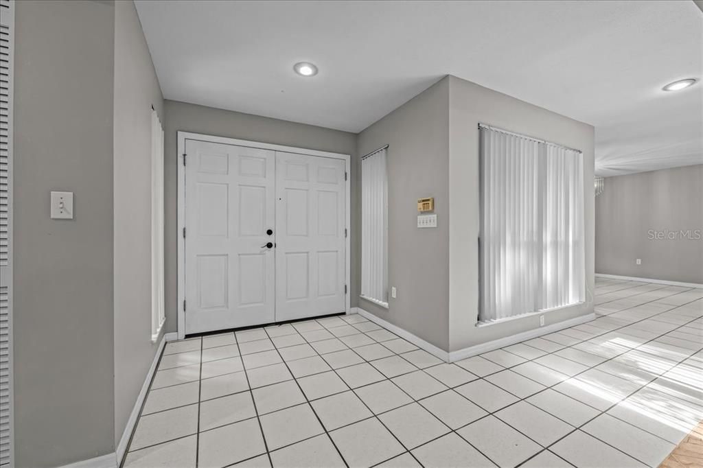 出租: $3,000 (4 贝兹, 3 浴室, 2986 平方英尺)