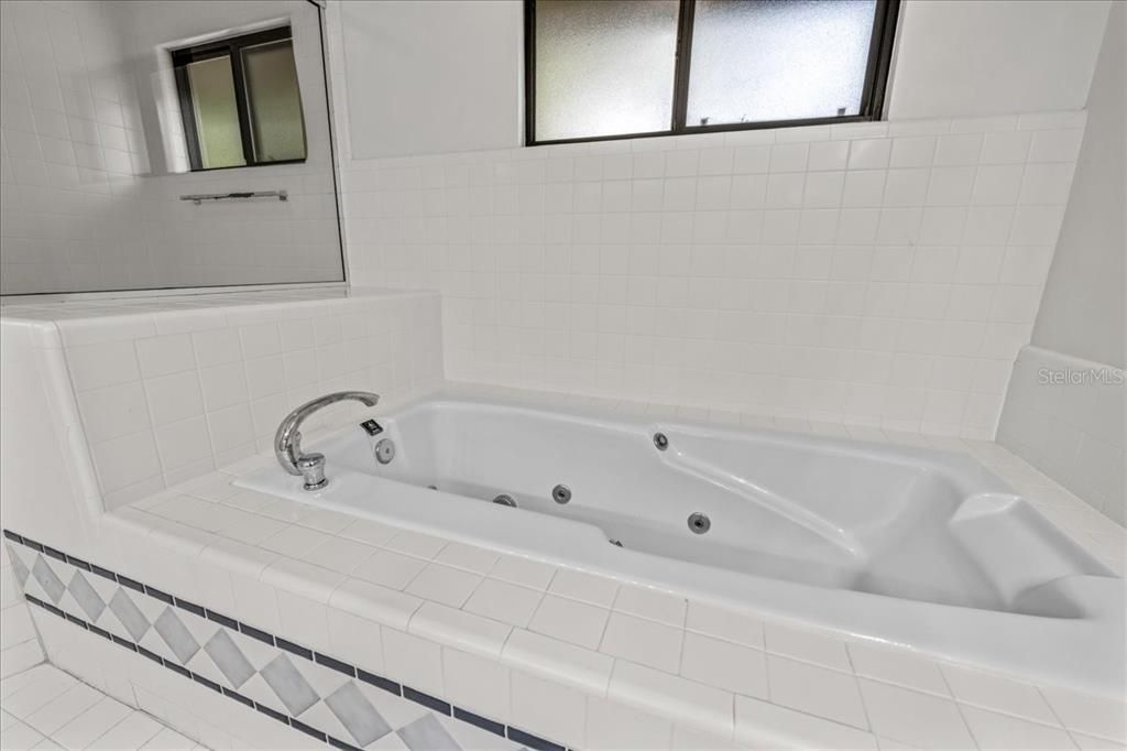 出租: $3,000 (4 贝兹, 3 浴室, 2986 平方英尺)