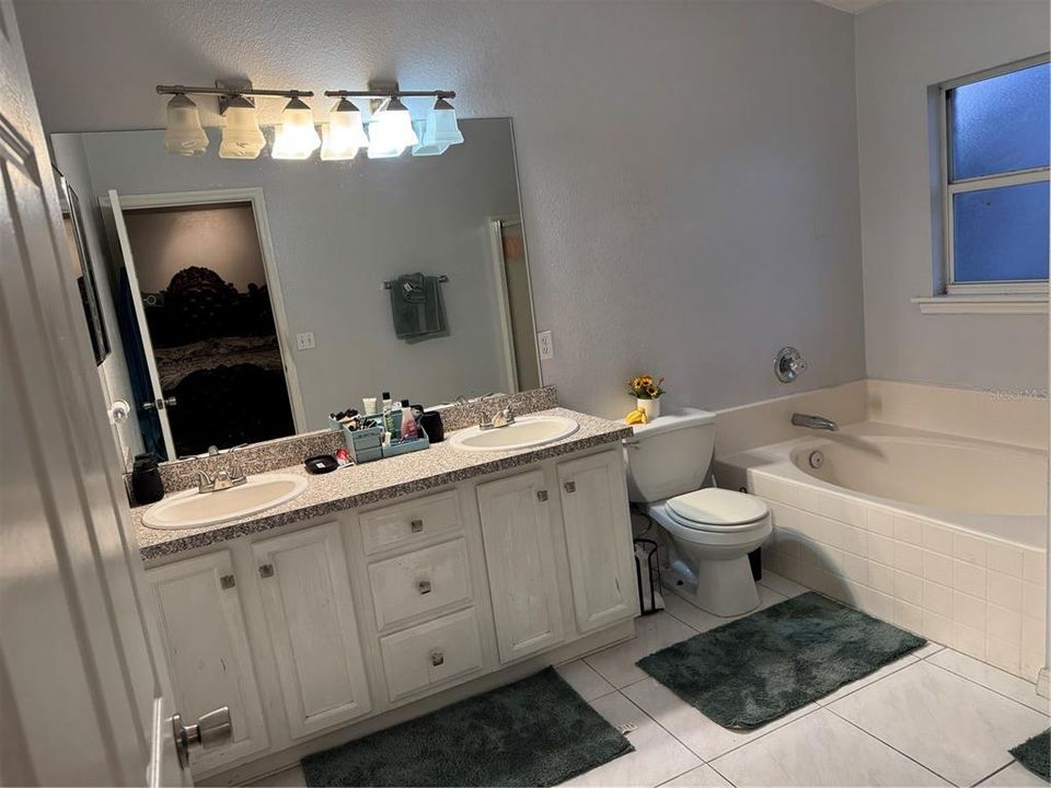 Active With Contract: $237,000 (3 beds, 2 baths, 1413 Square Feet)