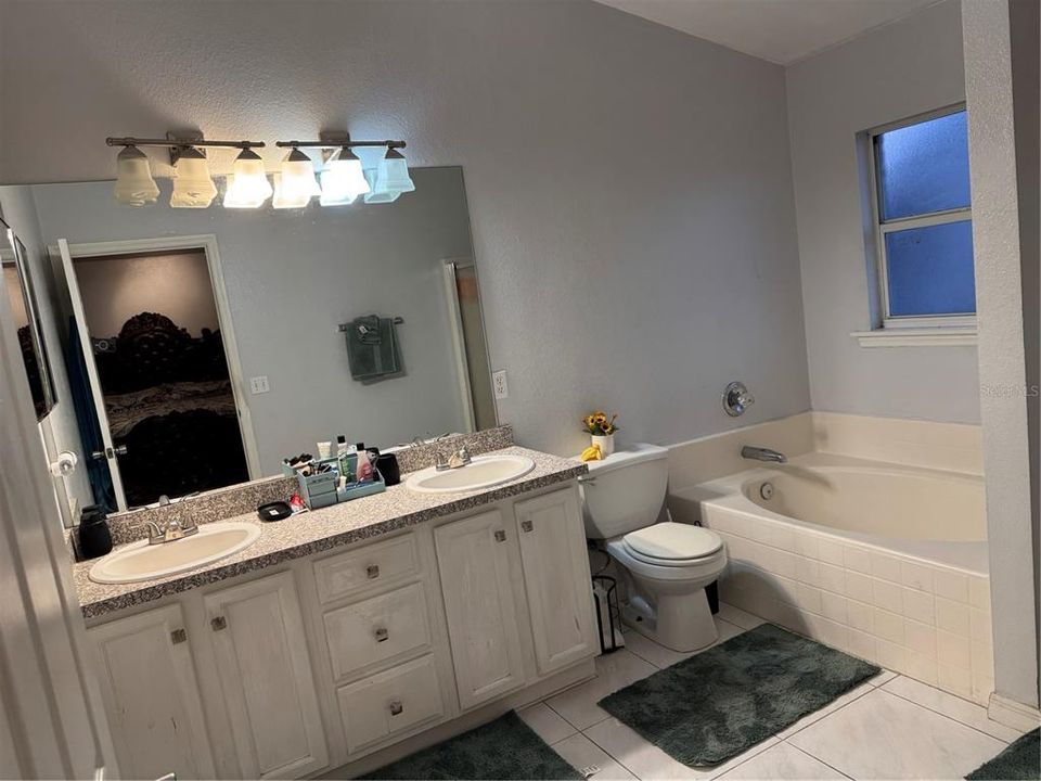 Active With Contract: $237,000 (3 beds, 2 baths, 1413 Square Feet)