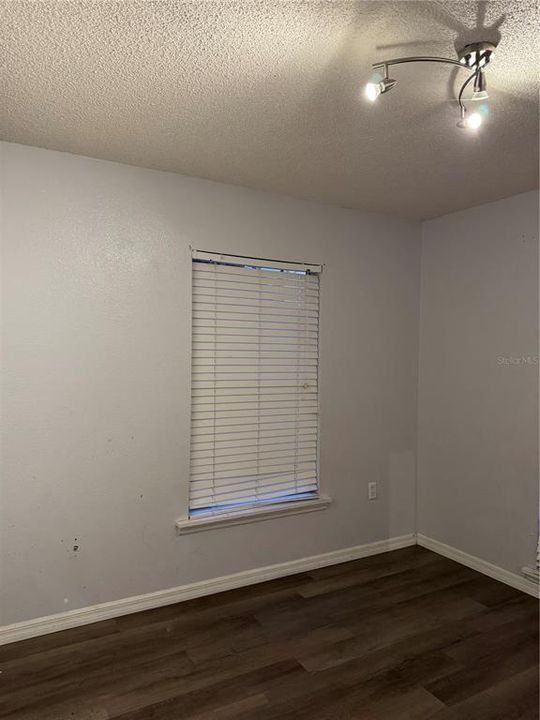 Active With Contract: $237,000 (3 beds, 2 baths, 1413 Square Feet)