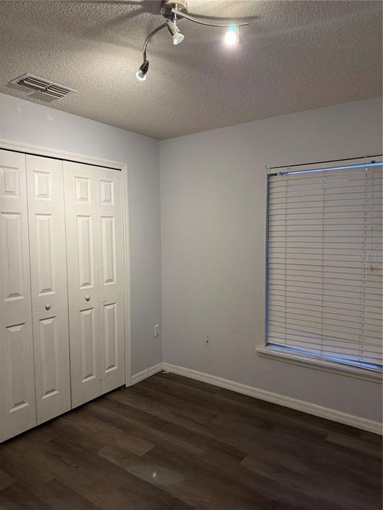 Active With Contract: $237,000 (3 beds, 2 baths, 1413 Square Feet)