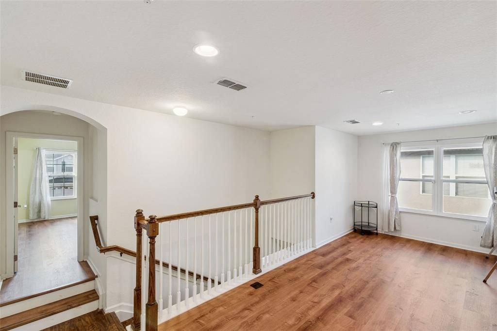 合同活跃: $349,900 (3 贝兹, 2 浴室, 2165 平方英尺)