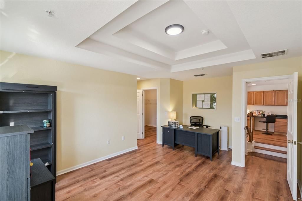 合同活跃: $349,900 (3 贝兹, 2 浴室, 2165 平方英尺)