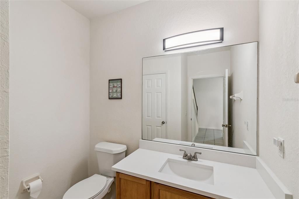 合同活跃: $349,900 (3 贝兹, 2 浴室, 2165 平方英尺)