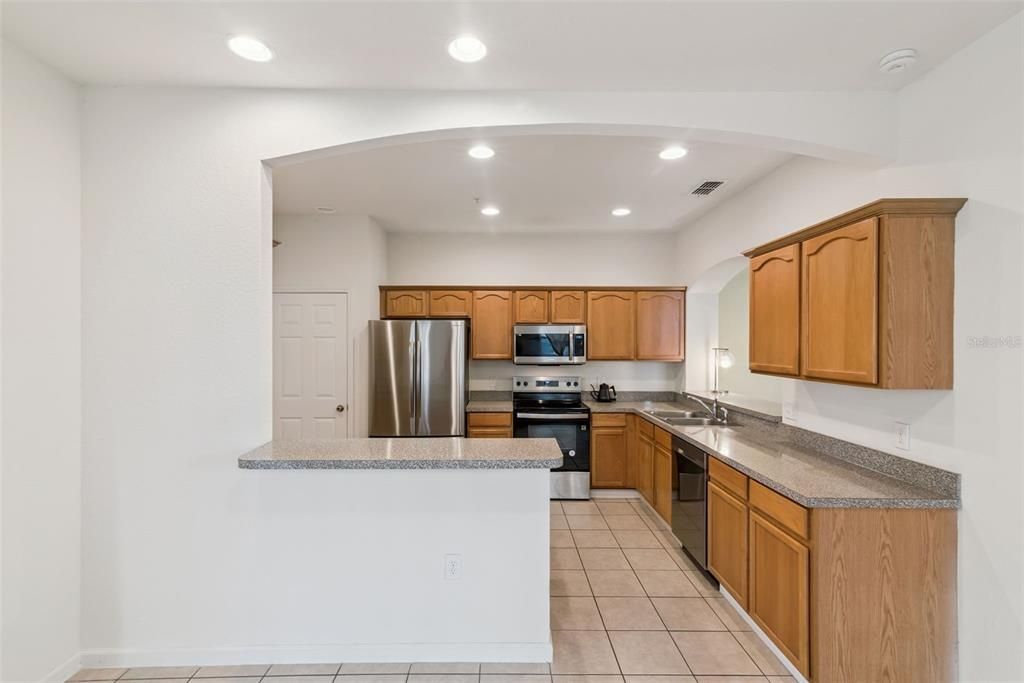 合同活跃: $349,900 (3 贝兹, 2 浴室, 2165 平方英尺)