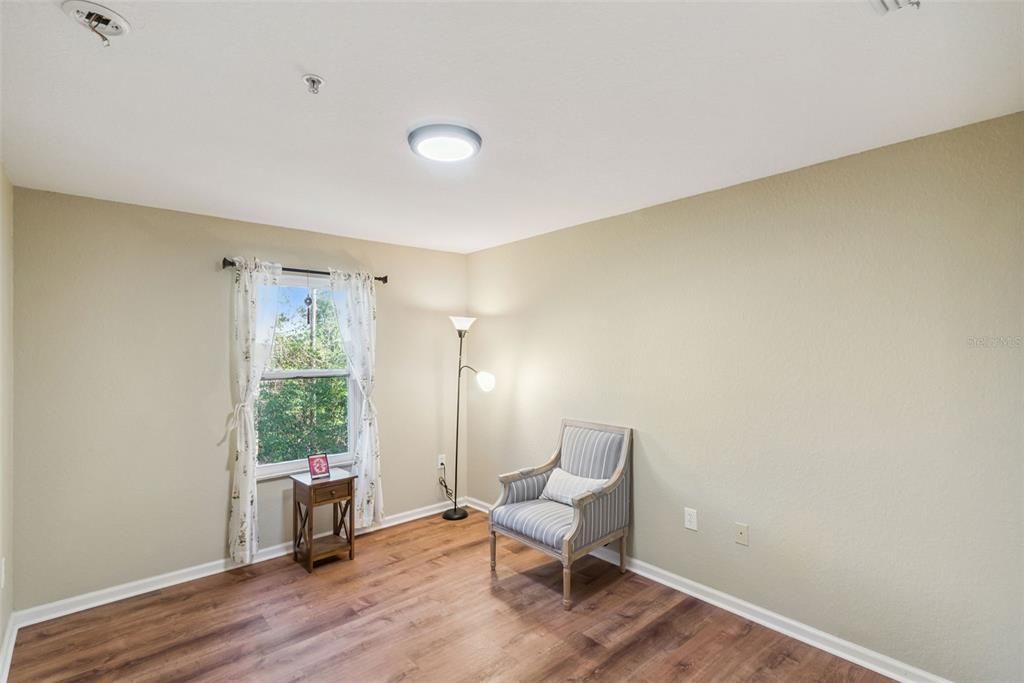 合同活跃: $349,900 (3 贝兹, 2 浴室, 2165 平方英尺)