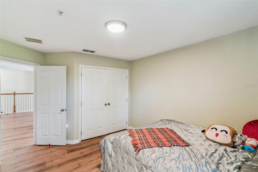 合同活跃: $349,900 (3 贝兹, 2 浴室, 2165 平方英尺)