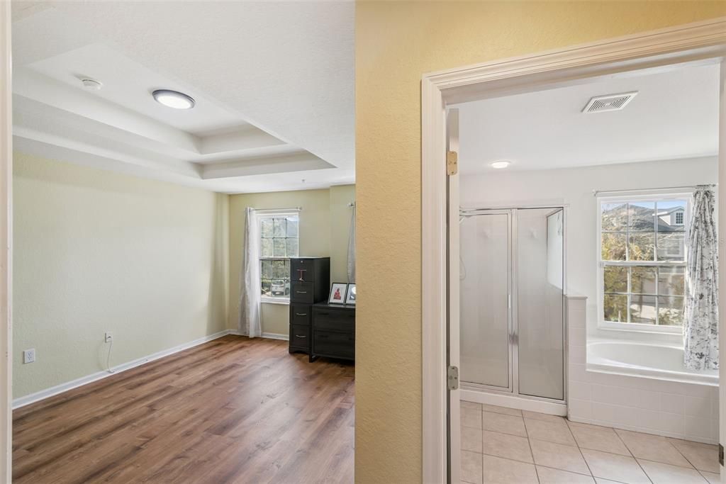 合同活跃: $349,900 (3 贝兹, 2 浴室, 2165 平方英尺)