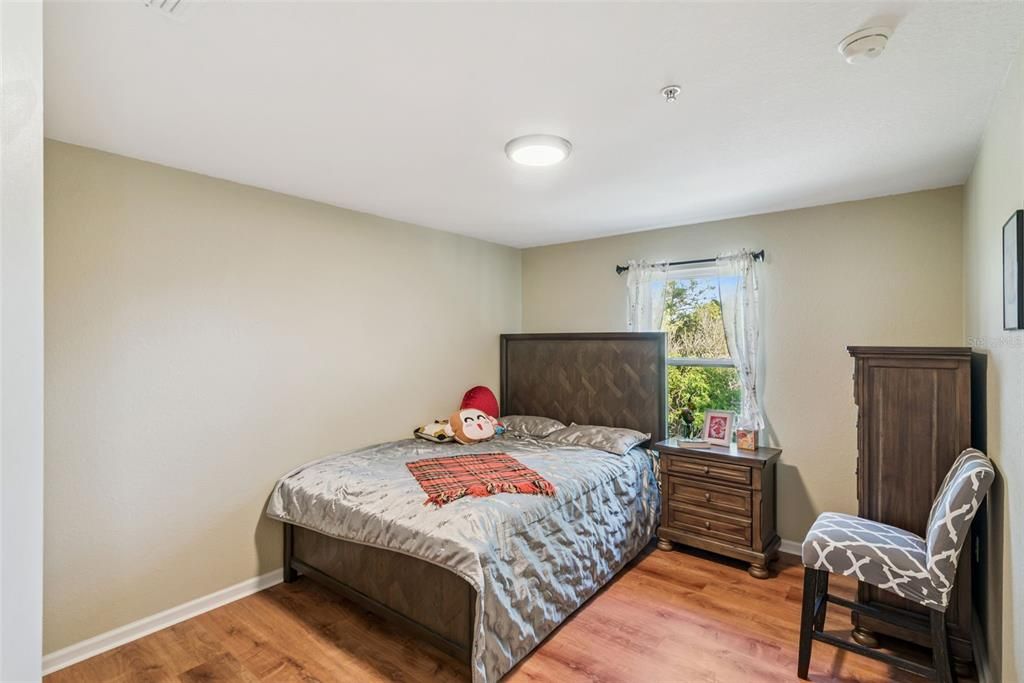 合同活跃: $349,900 (3 贝兹, 2 浴室, 2165 平方英尺)