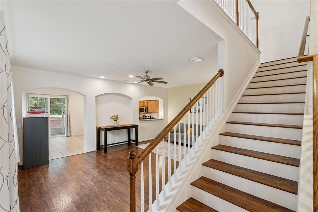 合同活跃: $349,900 (3 贝兹, 2 浴室, 2165 平方英尺)