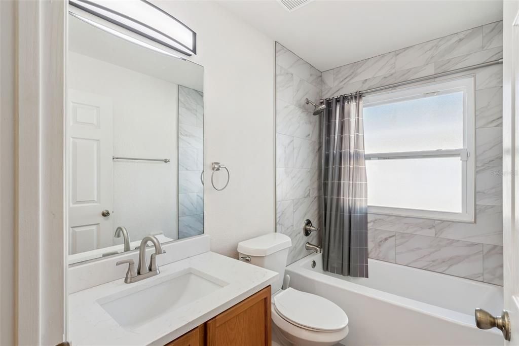 合同活跃: $349,900 (3 贝兹, 2 浴室, 2165 平方英尺)