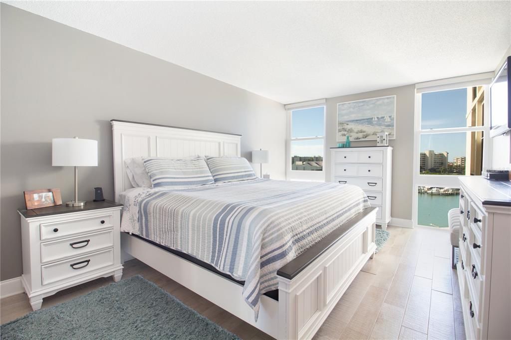 For Sale: $449,000 (2 beds, 2 baths, 1230 Square Feet)