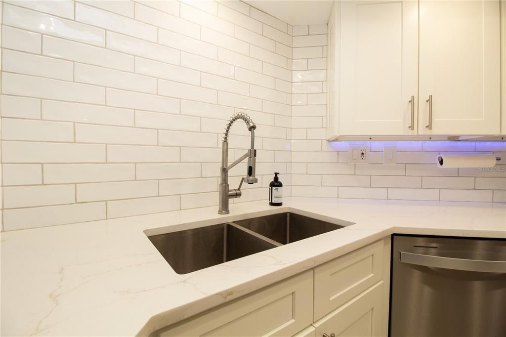 For Sale: $449,000 (2 beds, 2 baths, 1230 Square Feet)
