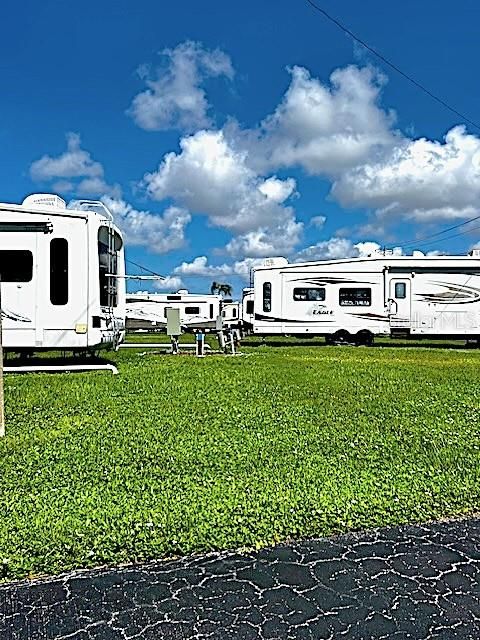 待售: $100,000 (0.17 acres)