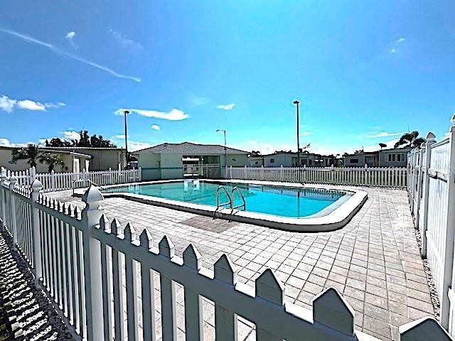 待售: $100,000 (0.17 acres)