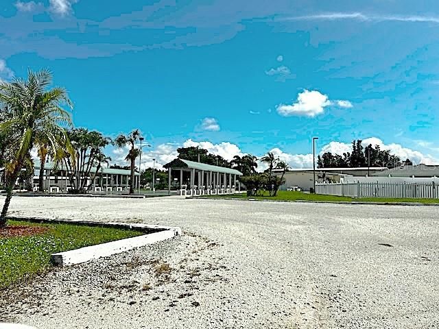 待售: $100,000 (0.17 acres)