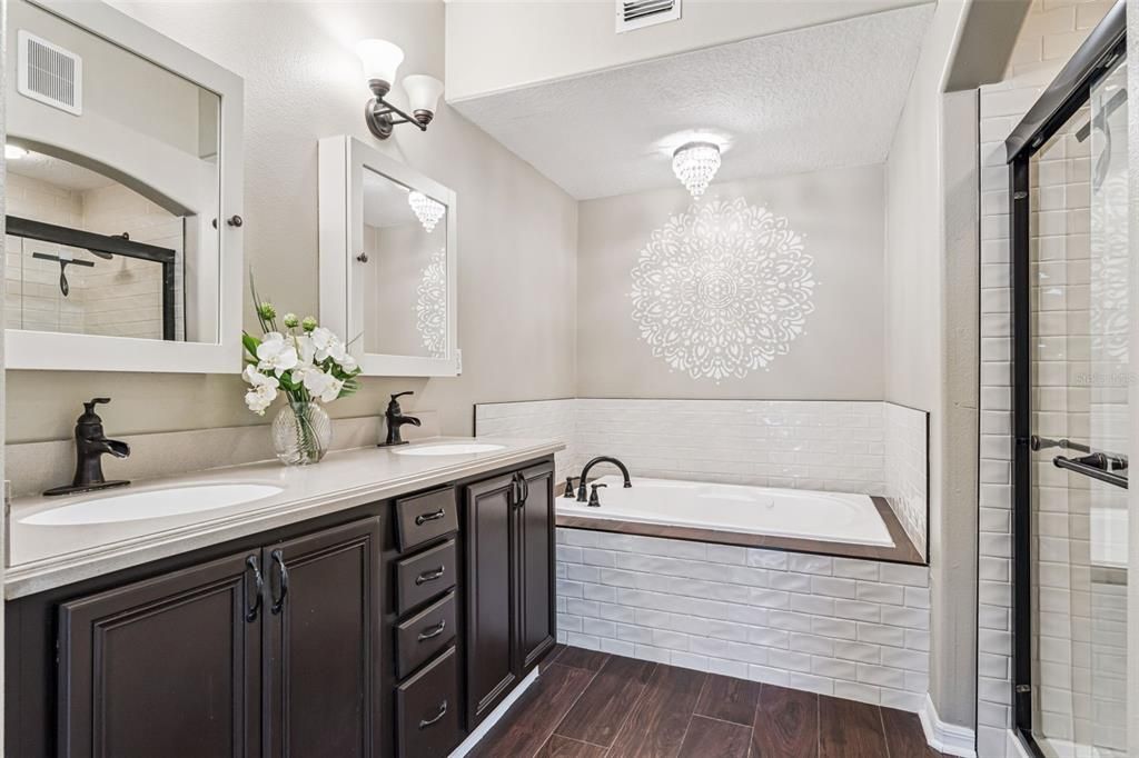 En Venta: $700,000 (3 camas, 3 baños, 2284 Pies cuadrados)