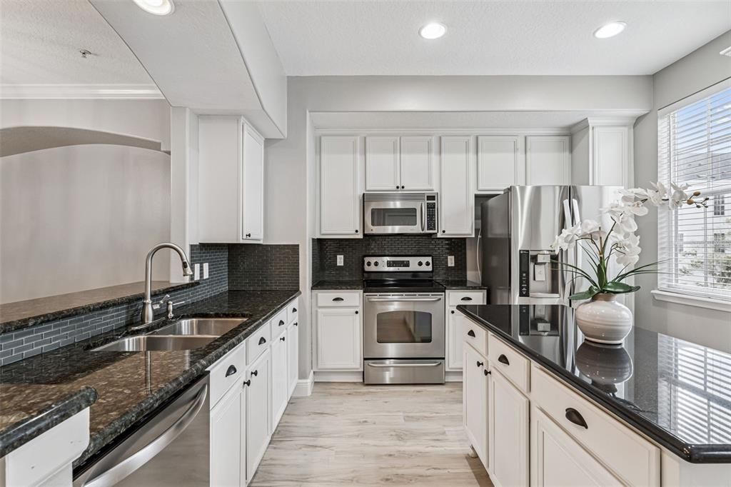 En Venta: $700,000 (3 camas, 3 baños, 2284 Pies cuadrados)