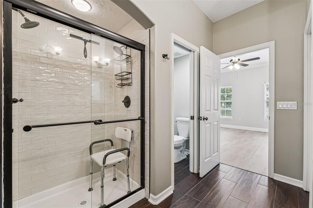 En Venta: $700,000 (3 camas, 3 baños, 2284 Pies cuadrados)