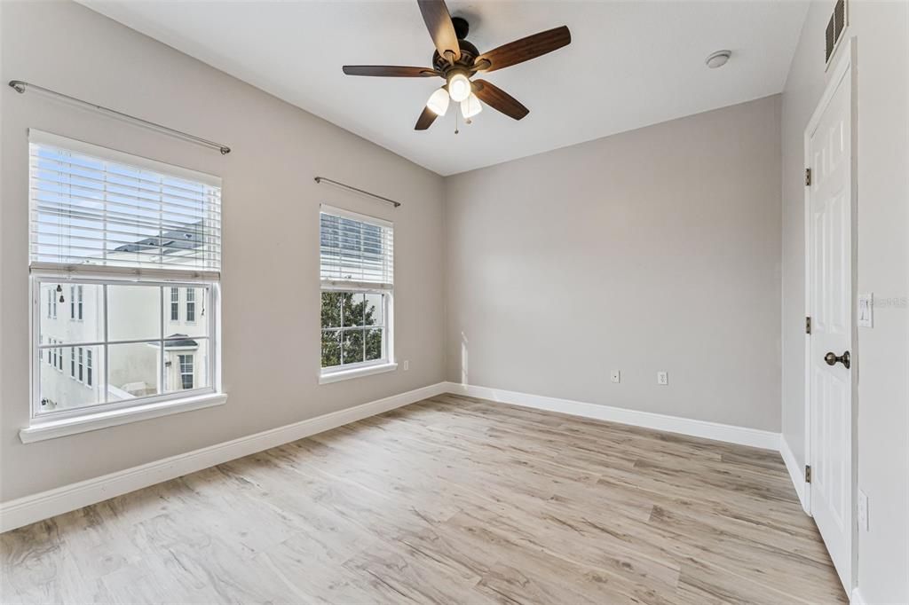 En Venta: $700,000 (3 camas, 3 baños, 2284 Pies cuadrados)