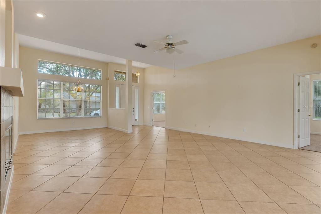 待售: $717,000 (4 贝兹, 3 浴室, 2224 平方英尺)