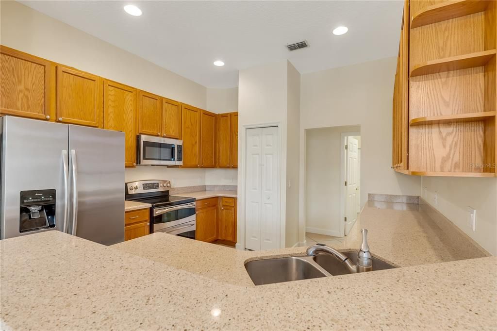 待售: $717,000 (4 贝兹, 3 浴室, 2224 平方英尺)