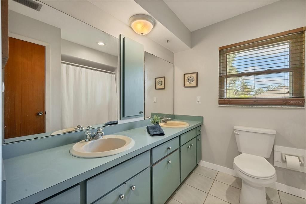 For Sale: $825,000 (3 beds, 2 baths, 2186 Square Feet)