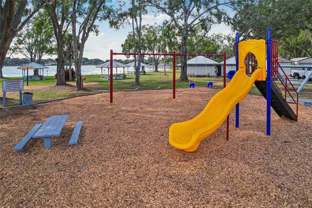 Под контрактом: $422,900 (4 спален, 2 ванн, 2080 Квадратных фут)