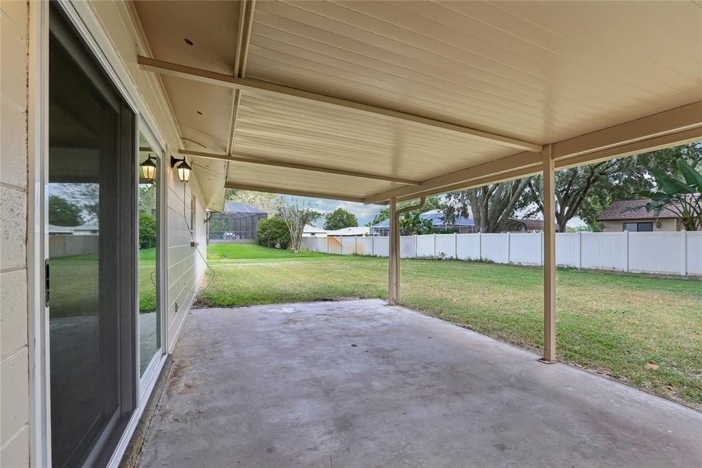 Под контрактом: $422,900 (4 спален, 2 ванн, 2080 Квадратных фут)