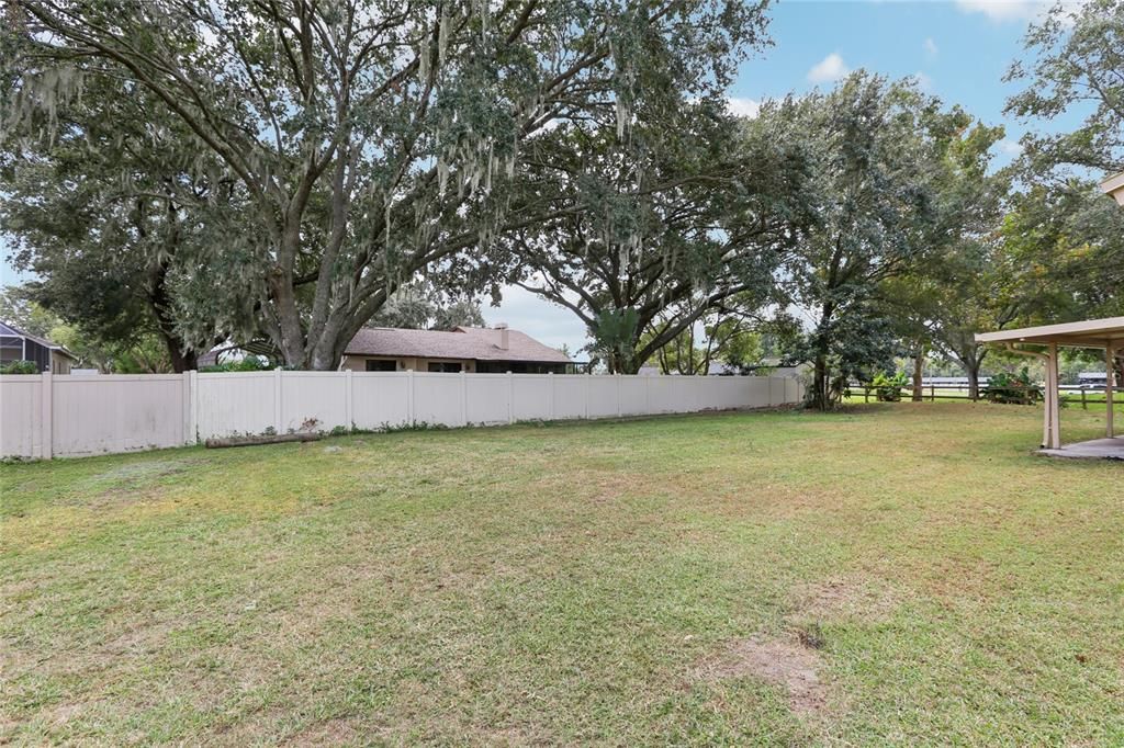 Под контрактом: $422,900 (4 спален, 2 ванн, 2080 Квадратных фут)